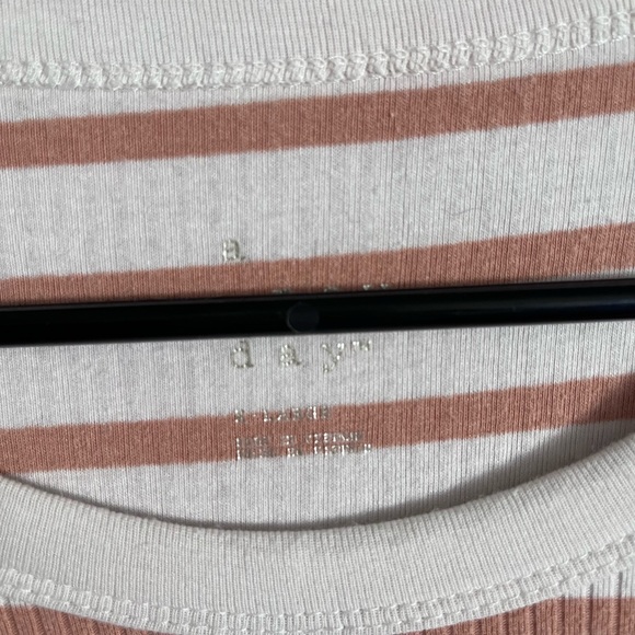 Simple Tee - Picture 3 of 3